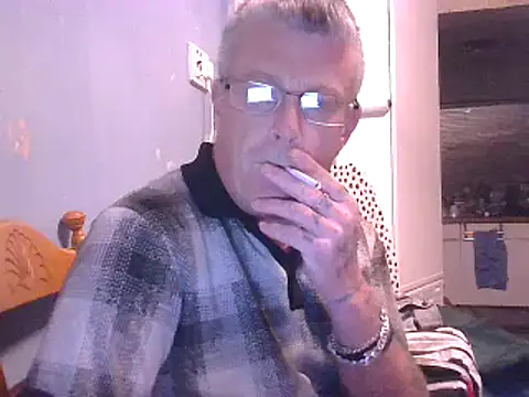 Snapshot of hefin18 chatting on 12, 2, 2025 hefin18 online show from 12, 2, 2025