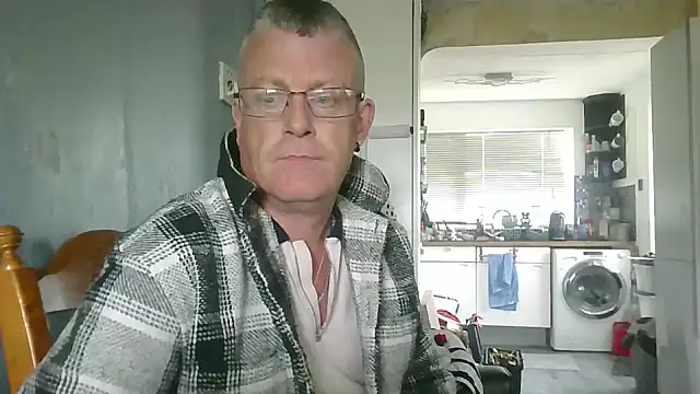 Snapshot of hefin18 chatting on 17, 2, 2025 hefin18 online show from 17, 2, 2025