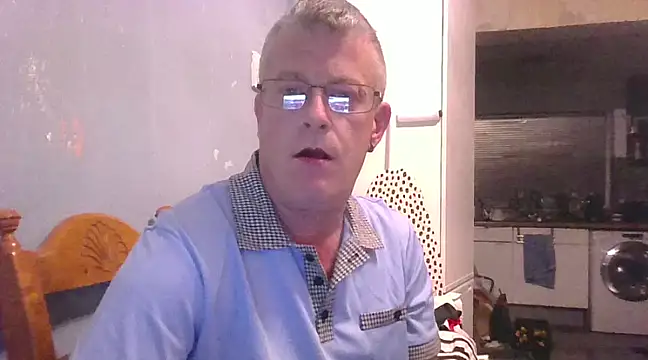 Snapshot of hefin18 chatting on 6, 3, 2025 hefin18 online show from 6, 3, 2025