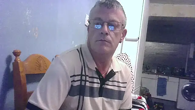 Snapshot of hefin18 chatting on 13, 3, 2025 hefin18 online show from 13, 3, 2025