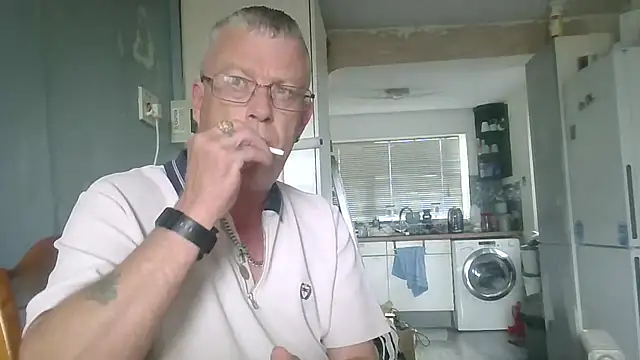 Snapshot of hefin18 chatting on 13, 9, 2025 hefin18 online show from 13, 9, 2025