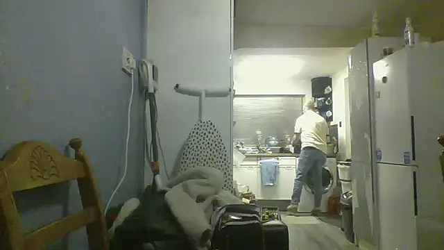 Snapshot of hefin18 chatting on 12, 3, 2025 hefin18 online show from 12, 3, 2025