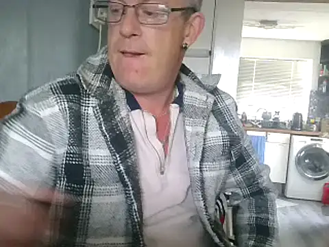 Snapshot of hefin18 chatting on 10, 2, 2025 hefin18 online show from 10, 2, 2025
