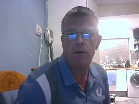 Snapshot of hefin18 chatting on 6, 2, 2025 hefin18 online show from 6, 2, 2025