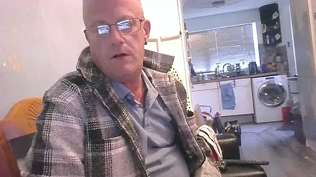 Snapshot of hefin18 chatting on 19, 2, 2025 hefin18 online show from 19, 2, 2025