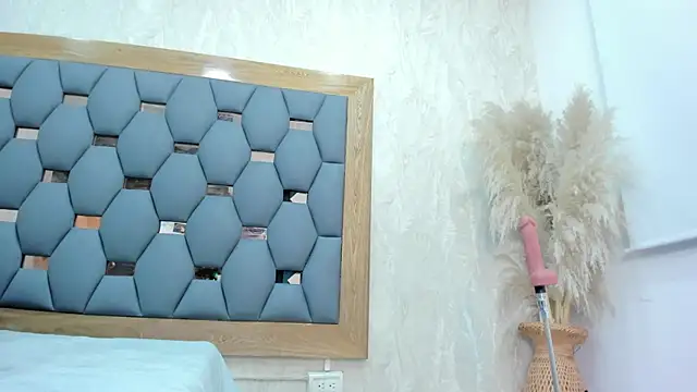 crystal sm online show from 2, 12, 2025