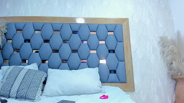 crystal sm online show from 7, 4, 2026