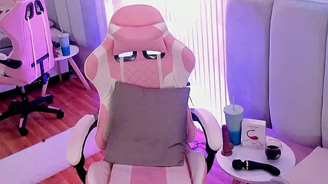 Skyyle  online show from 13, 2, 2026