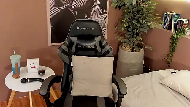 Skyyle  online show from 14, 2, 2026