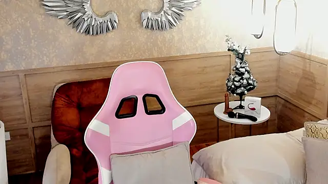 Skyyle  online show from 18, 12, 2025