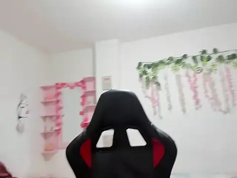 Snapshot of Liana_hot12 chatting on 19, 10, 2025 Liana hot12 online show from 19, 10, 2025