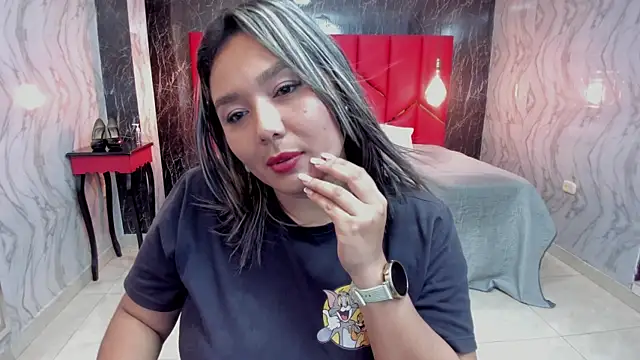 LatinaHoleQueen online show from 7, 4, 2026