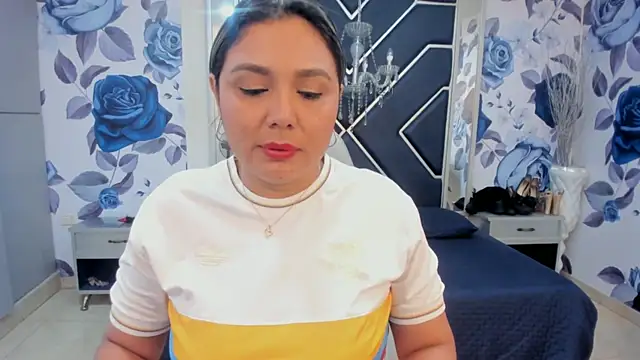 Snapshot of LatinaHoleQueen chatting on 15, 10, 2025 LatinaHoleQueen online show from 15, 10, 2025