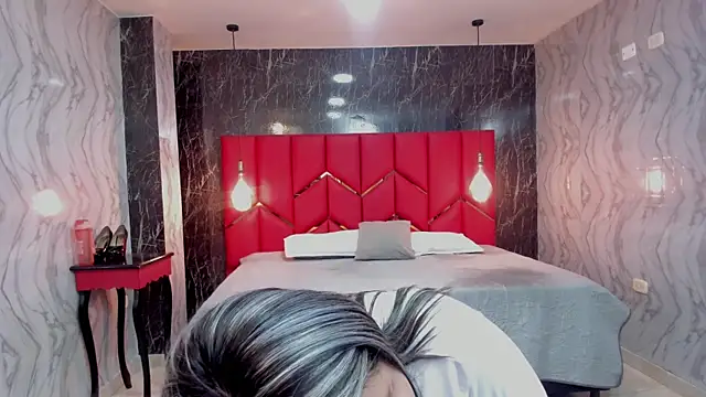 LatinaHoleQueen online show from 25, 2, 2026