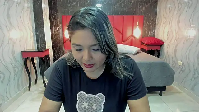 Snapshot of LatinaHoleQueen chatting on 29, 11, 2025 LatinaHoleQueen online show from 29, 11, 2025