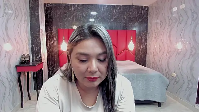 LatinaHoleQueen online show from 9, 3, 2026