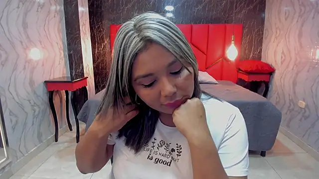 LatinaHoleQueen online show from 15, 12, 2025