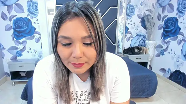 LatinaHoleQueen online show from 22, 9, 2025