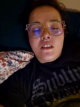 nuttiebuddy1 online show from 18, 9, 2025