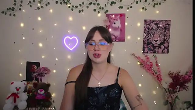 Snapshot of Amanda_Bright_ chatting on 4, 7, 2026 Amanda Bright online show from 4, 7, 2026