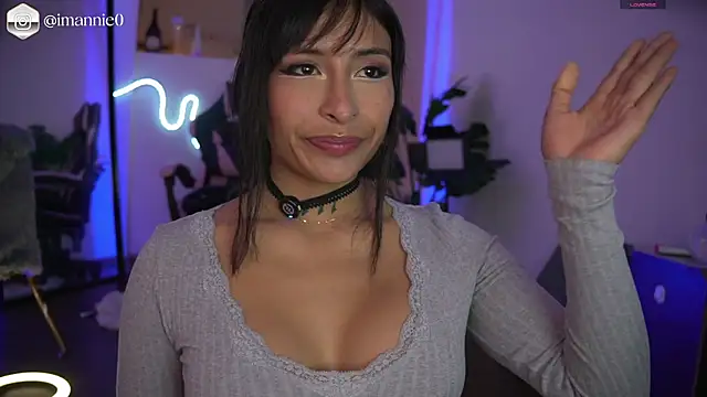 AnnieCouperr online show from 17, 4, 2026