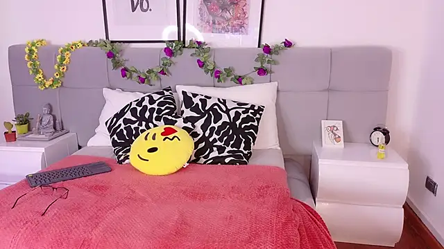 Alanaa Gomez online show from 27, 9, 2025