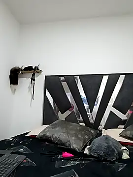 Demy Rhoades online show from 27, 3, 2026