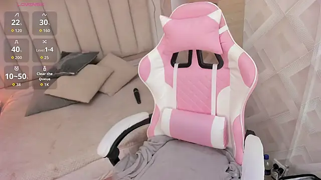 Clhoe Johnson online show from 22, 12, 2025