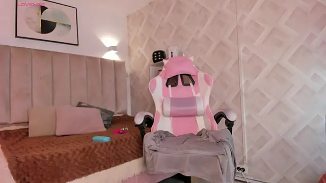 Clhoe Johnson online show from 25, 3, 2026