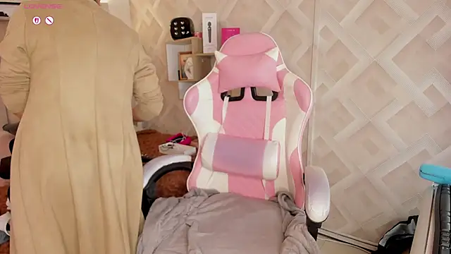 Clhoe Johnson online show from 9, 3, 2026