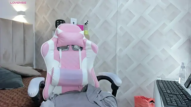 Clhoe Johnson online show from 5, 3, 2026