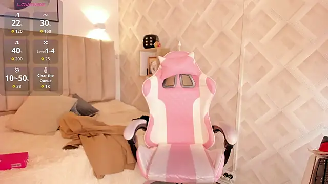 Clhoe Johnson online show from 6, 4, 2026