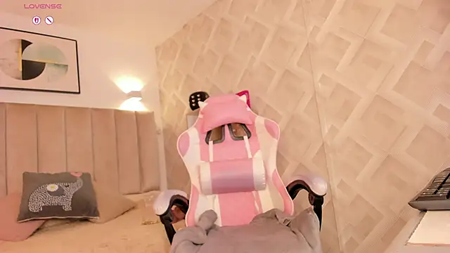 Clhoe Johnson online show from 16, 4, 2026