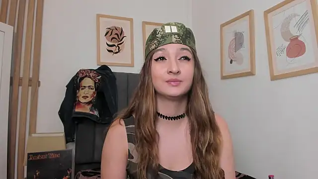 Alice Dickinssonn online show from 18, 12, 2025