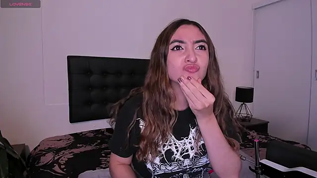 Alice Dickinssonn online show from 20, 11, 2025