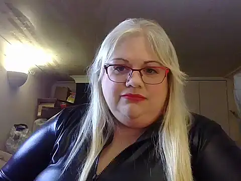 Snapshot of Kinkyhousewife83 chatting on 27, 9, 2025 Kinkyhousewife83 online show from 27, 9, 2025