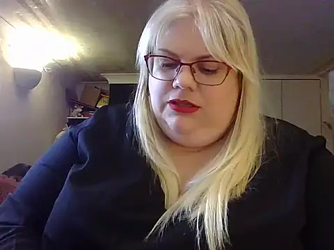 Snapshot of Kinkyhousewife83 chatting on 26, 9, 2025 Kinkyhousewife83 online show from 26, 9, 2025