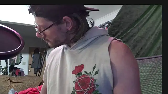 Snapshot of MasterDaddyCool chatting on 25, 10, 2025 MasterDaddyCool online show from 25, 10, 2025