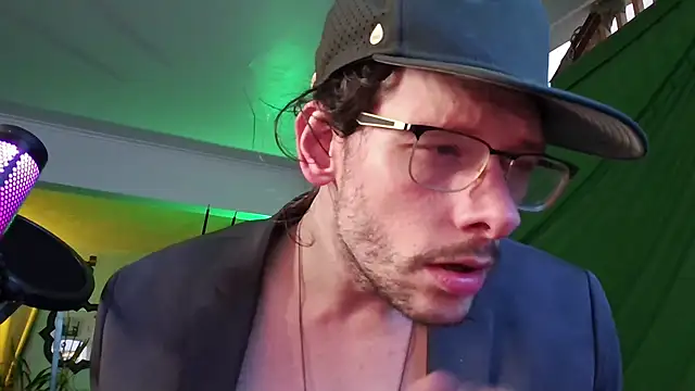 Snapshot of MasterDaddyCool chatting on 21, 10, 2025 MasterDaddyCool online show from 21, 10, 2025