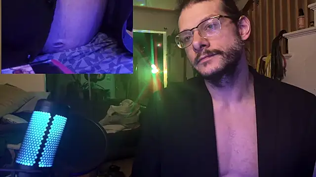 Snapshot of MasterDaddyCool chatting on 14, 11, 2025 MasterDaddyCool online show from 14, 11, 2025