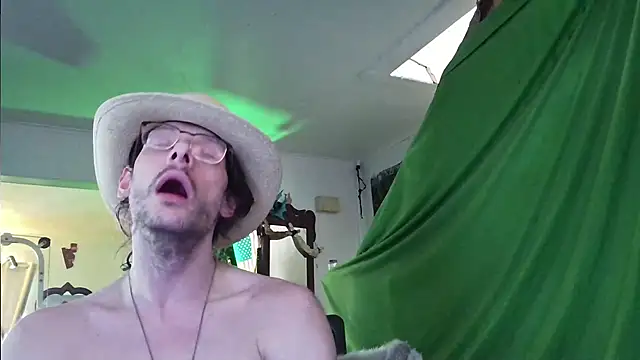 Snapshot of MasterDaddyCool chatting on 19, 10, 2025 MasterDaddyCool online show from 19, 10, 2025