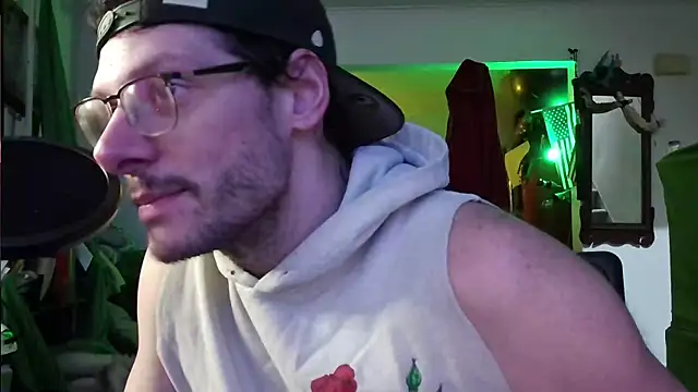 Snapshot of MasterDaddyCool chatting on 20, 10, 2025 MasterDaddyCool online show from 20, 10, 2025