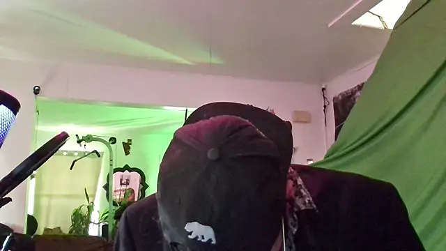 Snapshot of MasterDaddyCool chatting on 28, 10, 2025 MasterDaddyCool online show from 28, 10, 2025