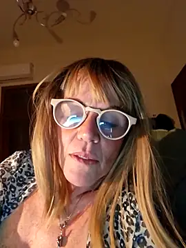 Snapshot of Polly23 chatting on 21, 10, 2025 Polly23 online show from 21, 10, 2025