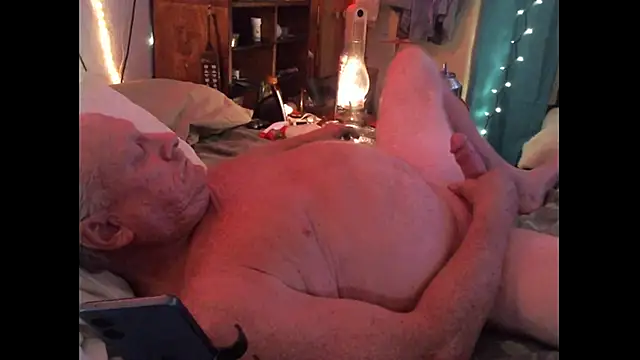 Pussyeat2please online show from 4, 12, 2025