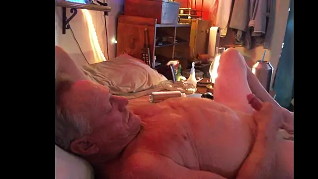 Pussyeat2please online show from 22, 11, 2025