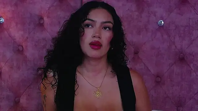 Snapshot of MaddisonBelucci chatting on 12, 9, 2025 MaddisonBelucci online show from 12, 9, 2025