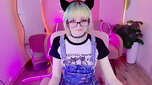 CoralineYoung online show from 25, 6, 2026
