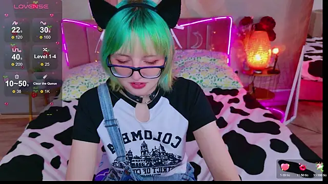 CoralineYoung online show from 19, 4, 2026