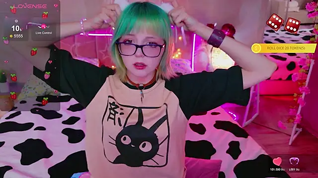 CoralineYoung online show from 24, 4, 2026